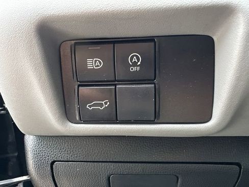 Used 2023 Toyota Highlander XLE image 37