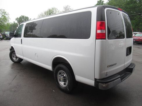Used 2025 Chevrolet Express 3500 LT w/ LT Preferred Equipment Group RWD image 15