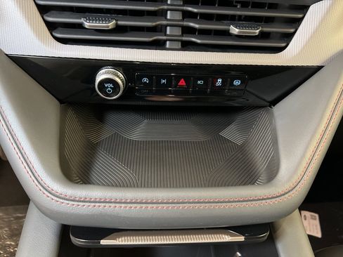 Used 2025 Ford Explorer Active w/ Active Comfort Package image 14