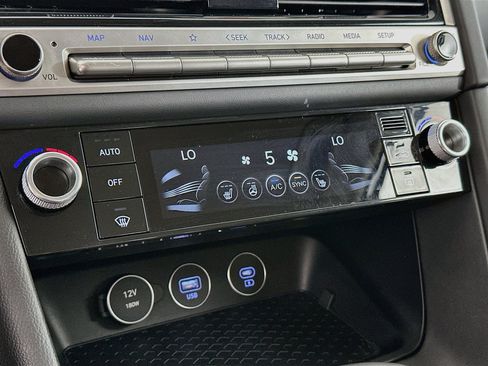Used 2025 Genesis G70 2.5T AWD/4WD image 24