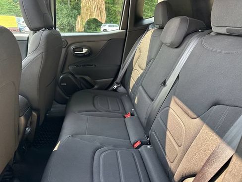Used 2020 Jeep Renegade Latitude w/ Cold Weather Group AWD/4WD image 19