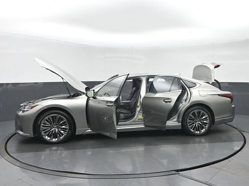Used 2022 Lexus LS 500 AWD w/ Accessory Package (Z1) image 37