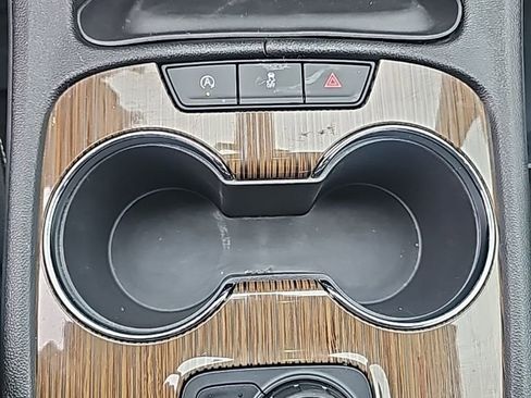 Certified 2023 GMC Acadia SLE image 22