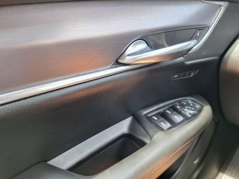 Used 2018 Cadillac XT5 Premium Luxury FWD image 17