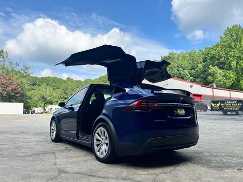 Used 2018 Tesla Model X 75D image 7