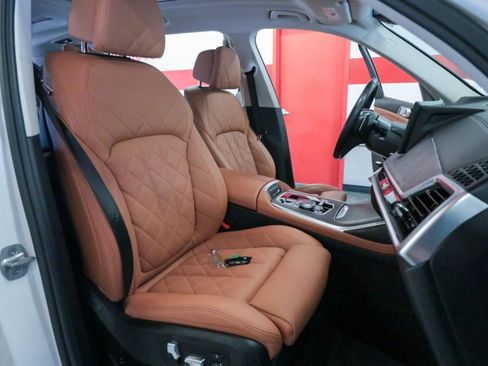 Used 2024 BMW X7 xDrive40i w/ Premium Package AWD/4WD image 28