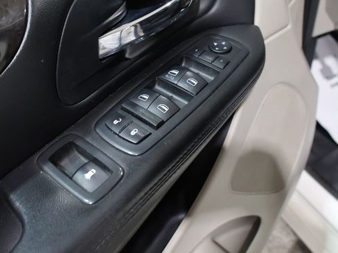 Used 2013 Dodge Grand Caravan SXT w/ UConnect Hands-Free Group image 13