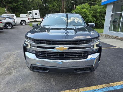 Used 2022 Chevrolet Silverado 1500 LT AWD/4WD image 2