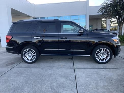 Used 2024 Ford Expedition Limited image 2