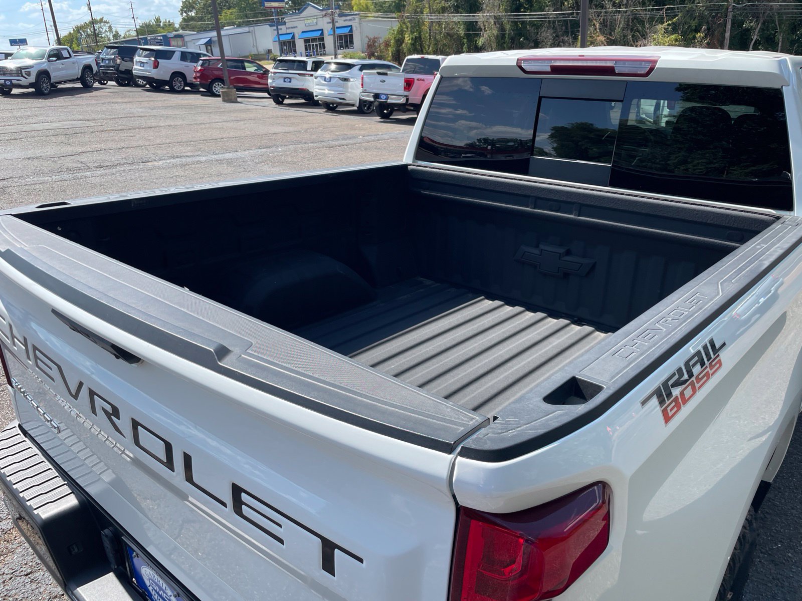 Used 2024 Chevrolet Silverado 1500 LT Trail Boss w/ Convenience Package II AWD/4WD image 44