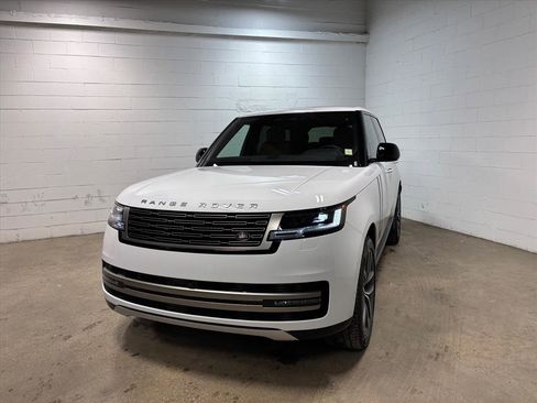 New 2026 Land Rover Range Rover SE image 2