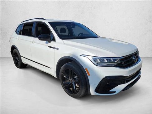 Used 2023 Volkswagen Tiguan SE R-Line image 3