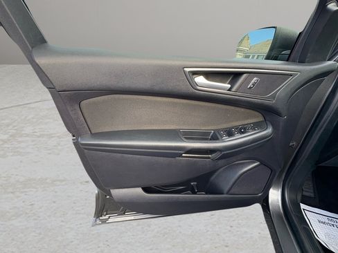 Used 2019 Ford Edge SE image 11