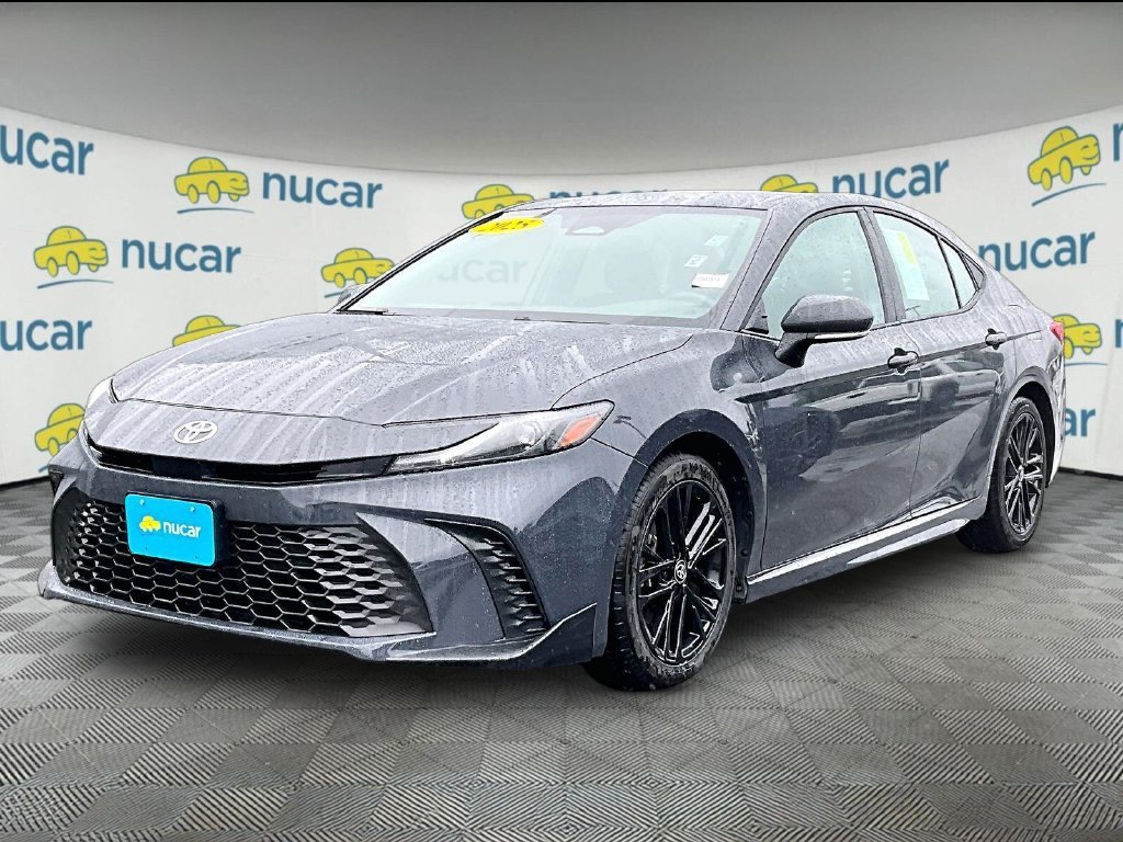 Used 2025 Toyota Camry SE FWD image 3