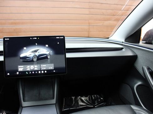 Used 2025 Tesla Model 3 Long Range image 38