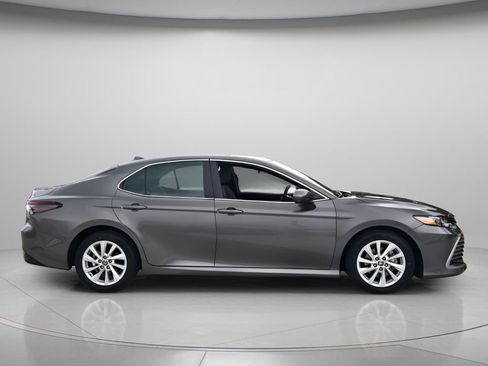 Used 2023 Toyota Camry LE image 4