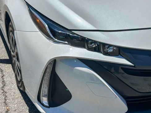 Used 2020 Toyota Prius Prime XLE FWD image 4