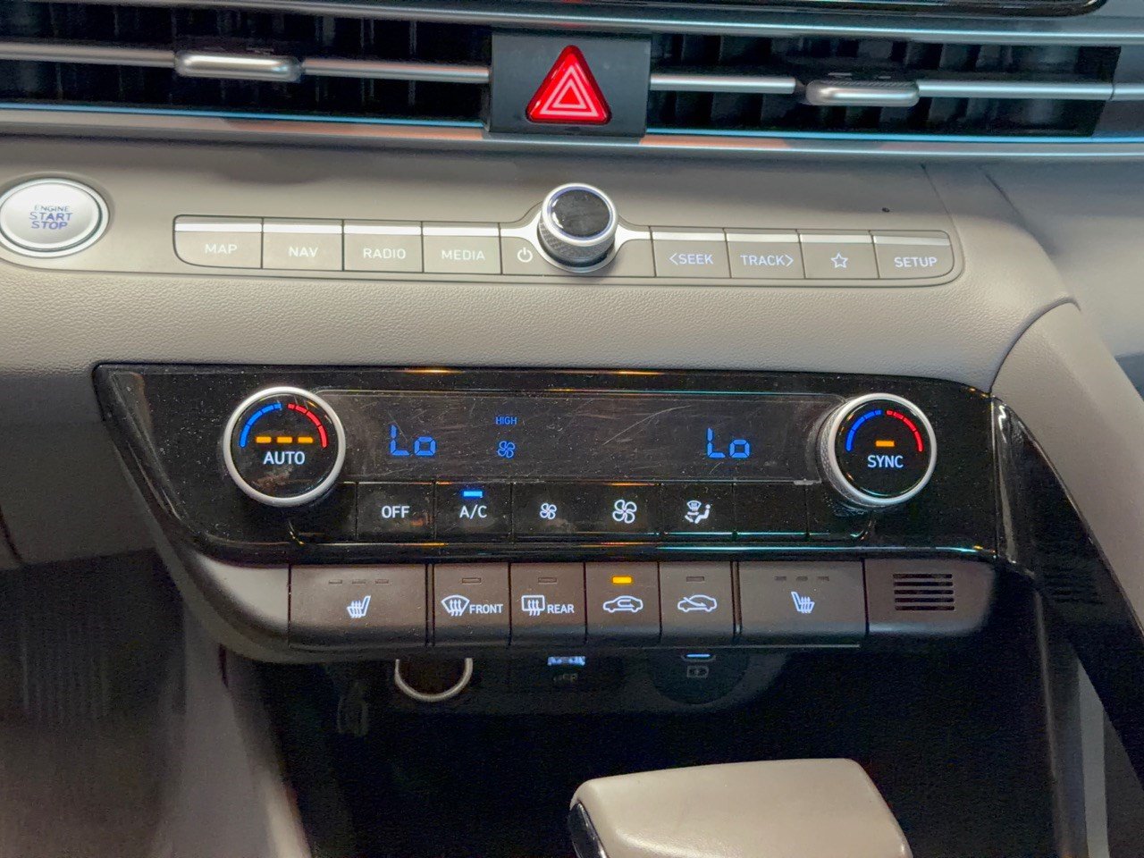 Used 2025 Hyundai Elantra SEL FWD image 22
