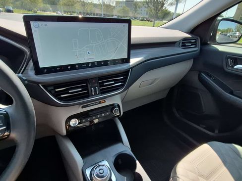 Used 2024 Ford Escape Platinum w/ Premium Technology Package AWD/4WD image 22