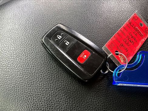Used 2022 Toyota RAV4 XLE FWD image 35