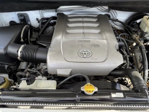 Used 2010 Toyota Tundra Limited image 35