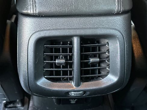 Used 2018 Jeep Cherokee Overland AWD/4WD image 14