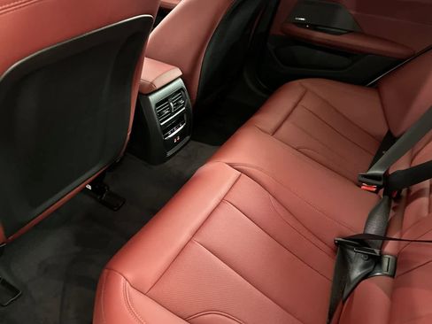 Used 2025 BMW i4 eDrive40 image 4