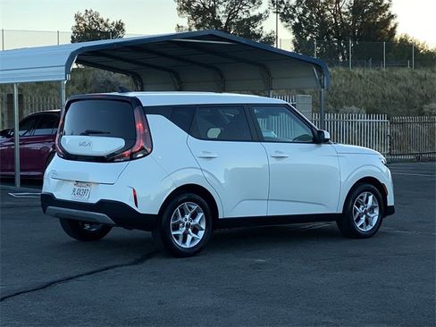 Used 2024 Kia Soul LX w/ Option Group 015 image 5