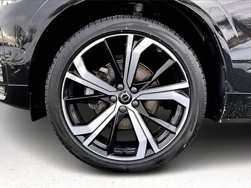 Certified 2023 Volvo XC60 B5 Ultimate w/ Climate Package image 33