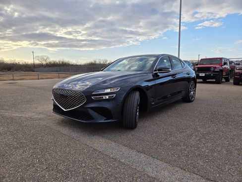 Used 2025 Genesis G70 2.5T image 3