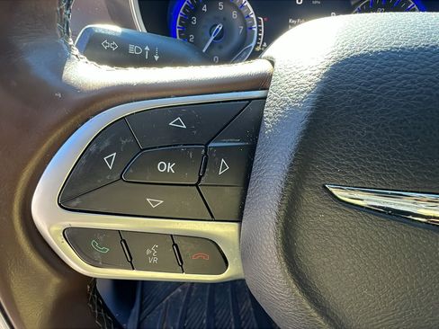 Used 2017 Chrysler Pacifica Limited w/ UConnect Theater Package image 30