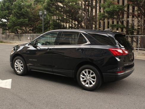 Used 2020 Chevrolet Equinox LT w/ LPO, Floor Liner Package AWD/4WD image 9