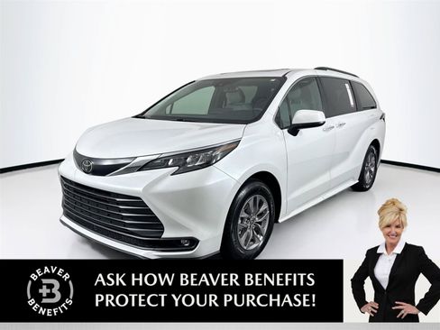 Certified 2026 Toyota Sienna XLE FWD image 1