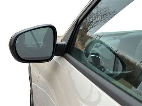 New 2026 Chevrolet Trax RS w/ Sunroof Package image 10