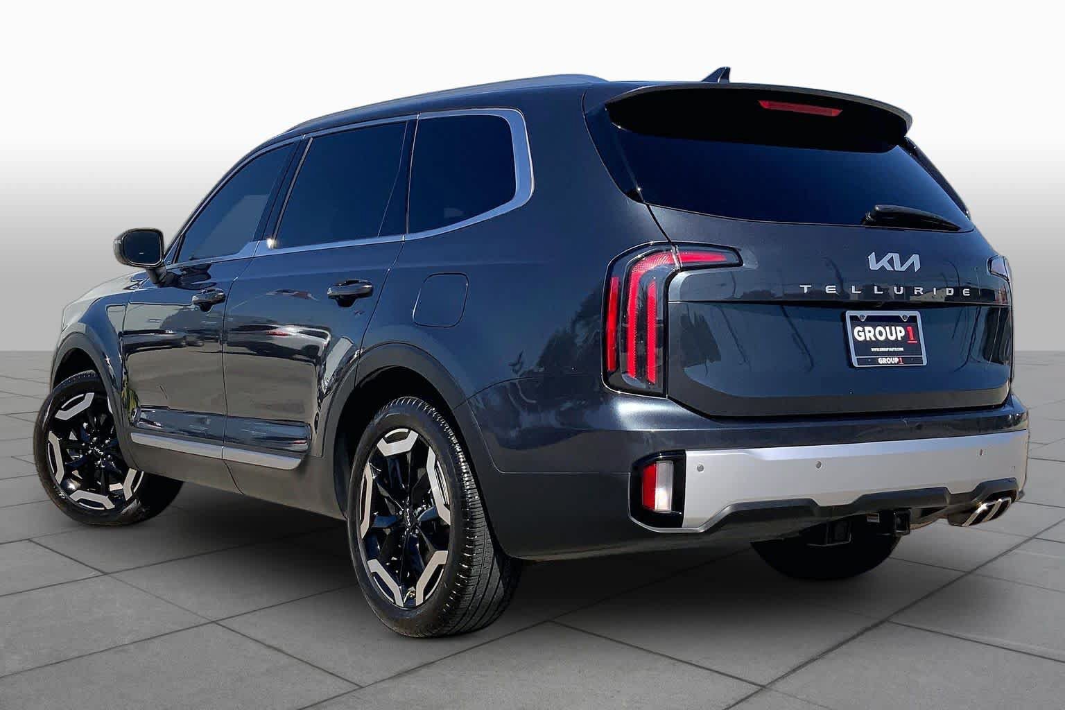 Used 2024 Kia Telluride EX w/ EX Captain's Chair Package FWD image 11