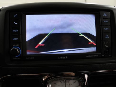 Used 2014 Chrysler Town & Country S FWD image 29
