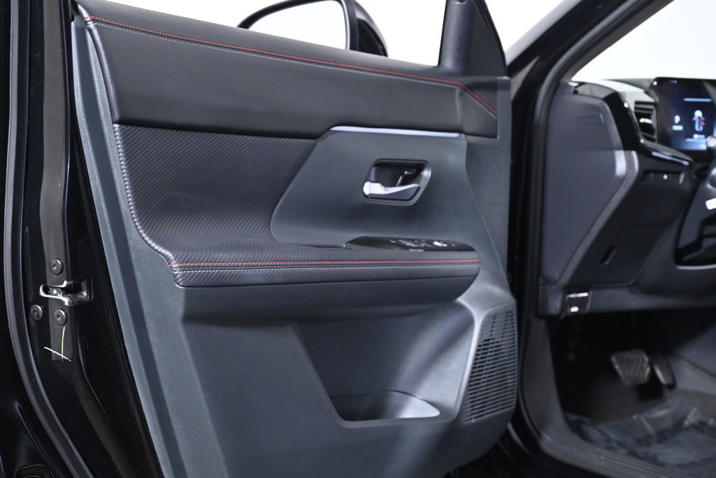 Certified 2025 Nissan Kicks SR AWD/4WD image 28
