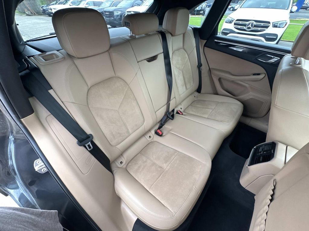 Used 2020 Porsche Macan AWD/4WD image 11