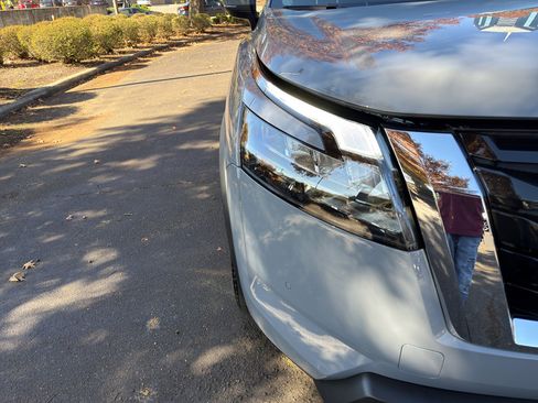 New 2025 Nissan Pathfinder Platinum image 10