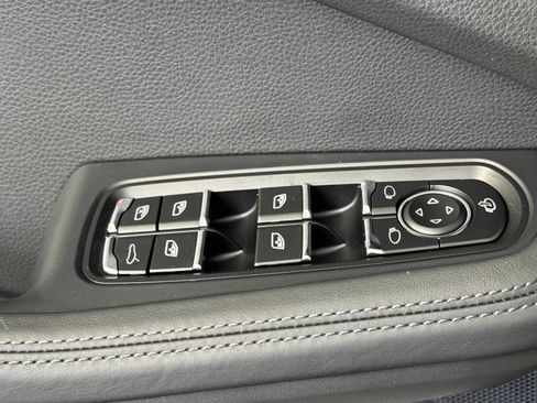 Used 2026 Porsche Macan AWD/4WD image 13