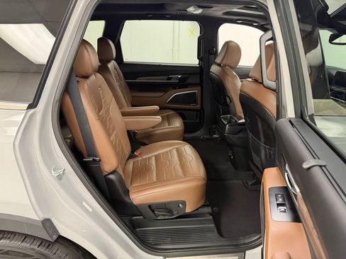 Used 2022 Kia Telluride SX w/ SX Prestige Package image 12