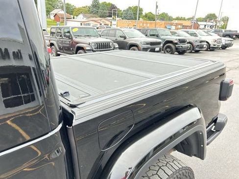 Used 2022 Jeep Gladiator Rubicon w/ Cold Weather Group AWD/4WD image 17