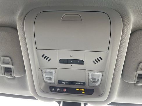 Used 2019 GMC Terrain SLT w/ Preferred Package image 21