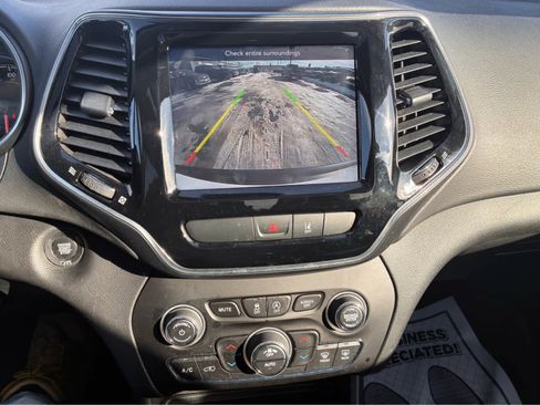 Used 2022 Jeep Cherokee Limited w/ Mopar Interior Package image 12