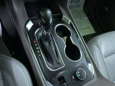 Used 2021 Chevrolet Traverse LT w/ LT Premium Package image 24