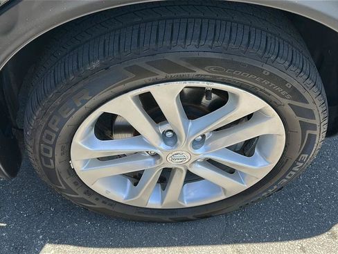 Used 2014 Nissan Juke S FWD image 31