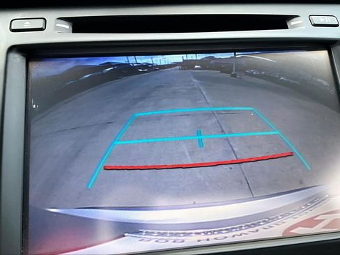 Used 2018 Toyota Highlander Plus FWD image 24