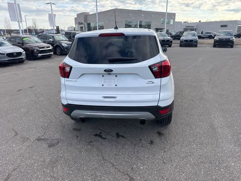 Used 2019 Ford Escape SE image 6