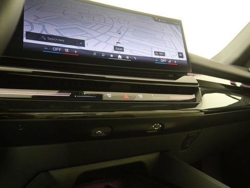 Certified 2025 BMW 530i image 24