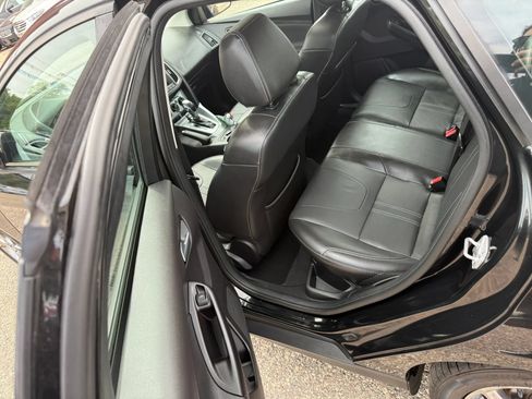 Used 2014 Ford Focus SE w/ Equipment Group 201A FWD image 18